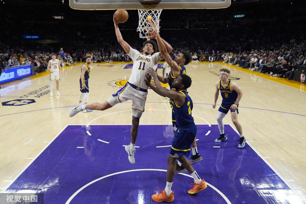 乓球赛场上 乓球赛场上